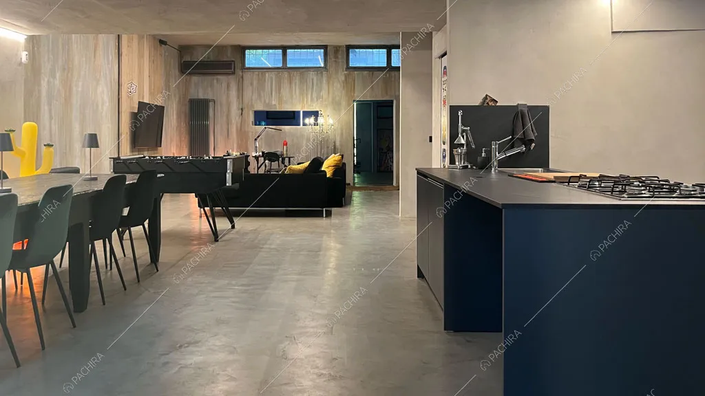 Zona living della villa Andesine, location in stile moderno a Roma