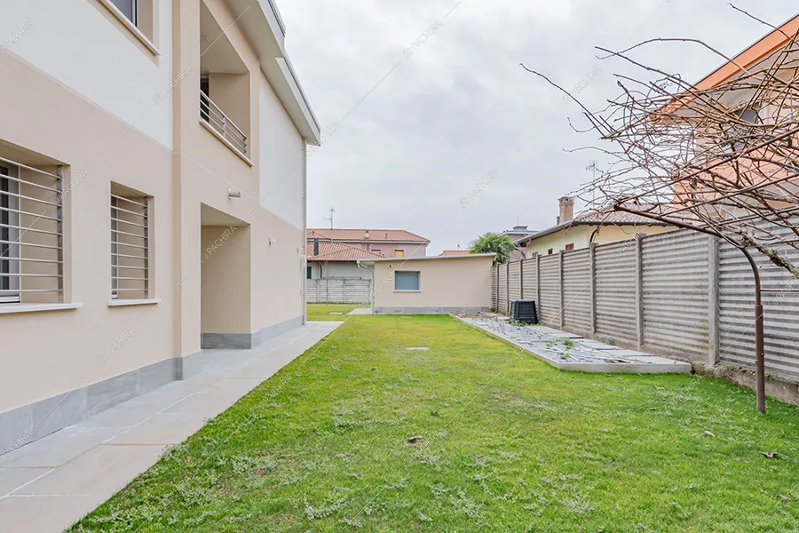 Giardino della villa Morava, location in stile moderno a Milano