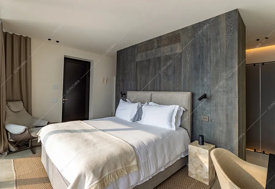 Camera da letto della villa Argento, location in stile moderno a Como