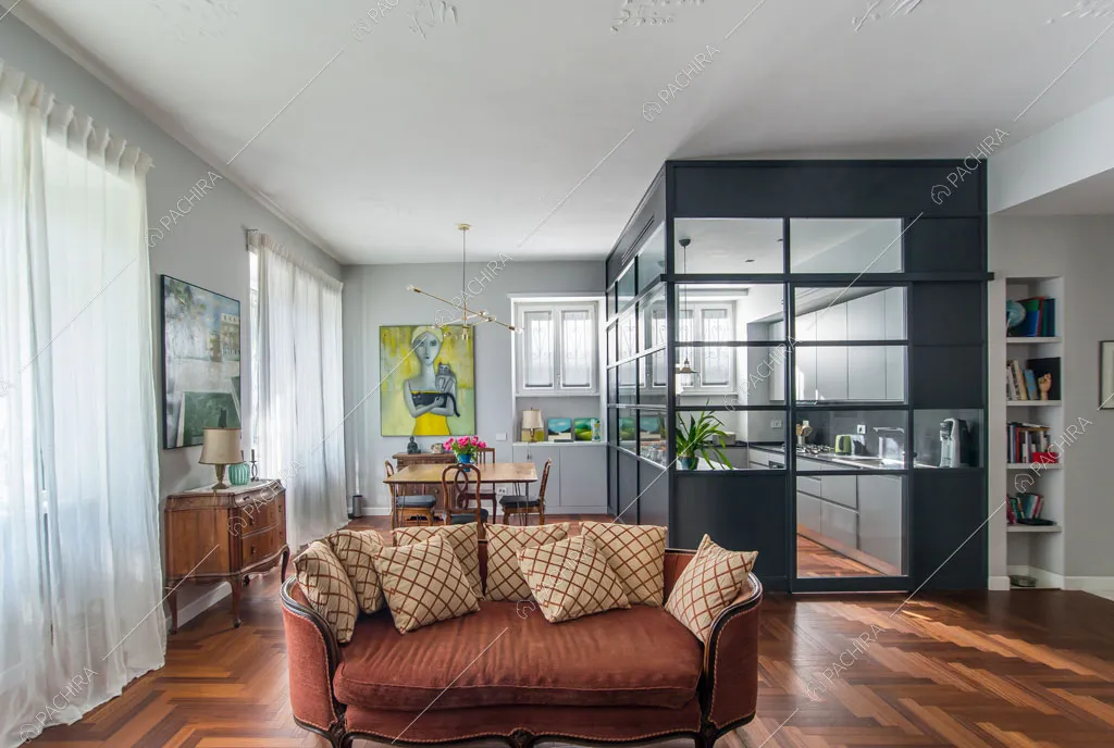 Zona living dell'appartamento Grifola, location in stile contemporaneo a Roma