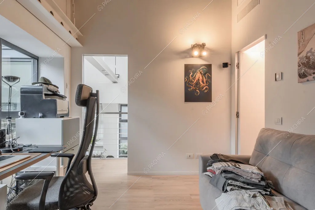 Pavimento in parquet nello studio del loft Tagus, location in stile contemporaneo a Milano