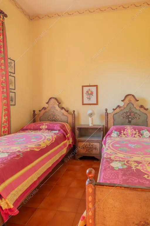 Camera da letto della dimora storica Logan, location in stile classico a Roma