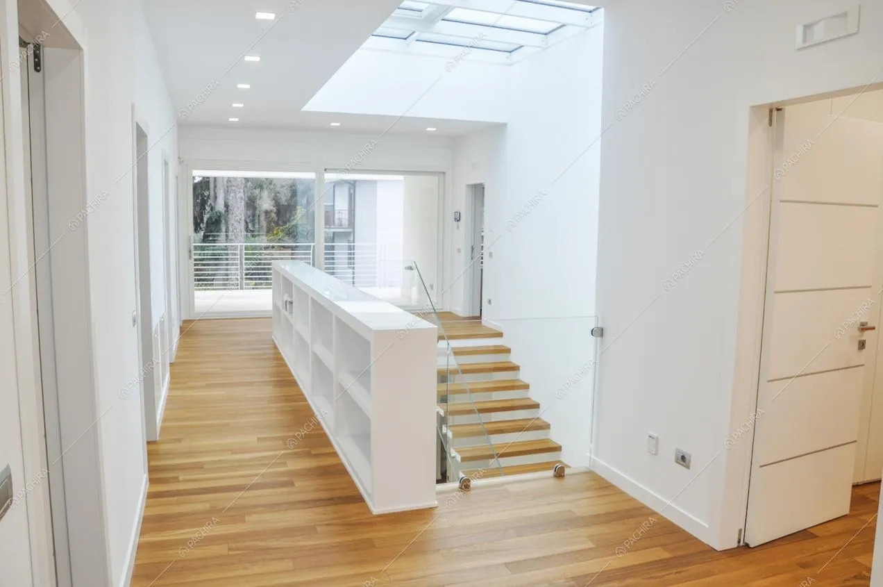 Lucernari sul soffitto della villa Caviale Rosa, location in stile moderno a Roma
