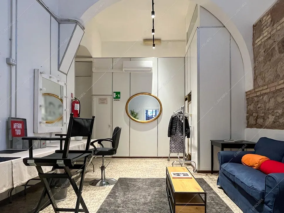 Camerino del teatro di posa Erebus, location in stile contemporaneo a Roma