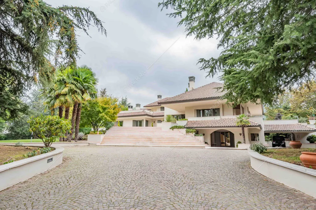 Vialetto della villa Bris, location in stile contemporaneo a Torino
