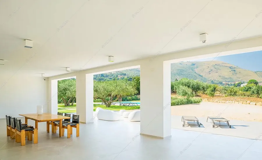 Veranda della villa Godavari, location in stile moderno a Trapani