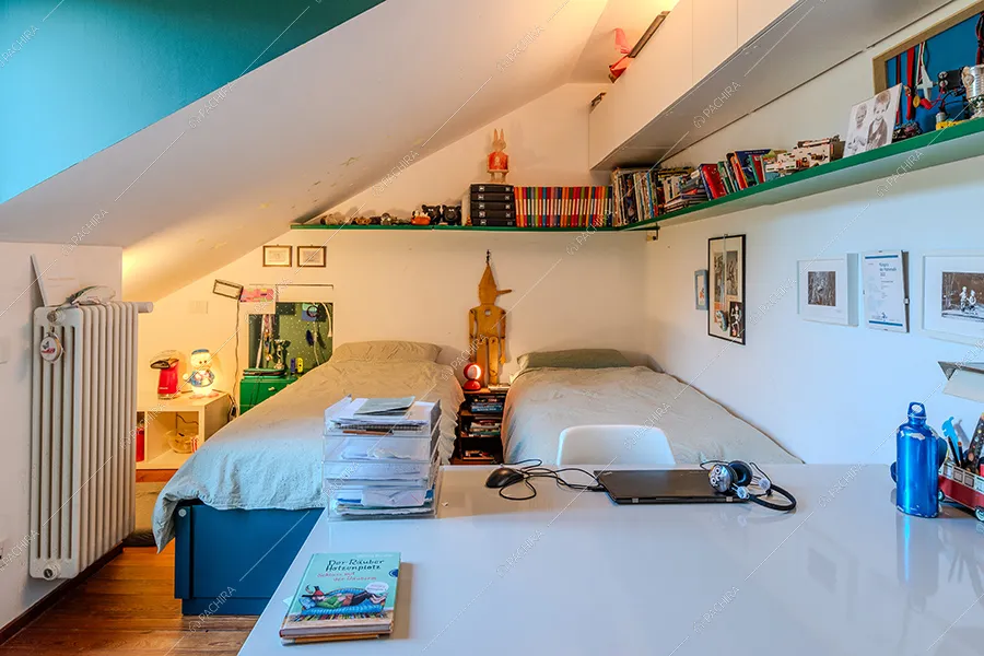 Camera da letto della villa Yamase, location in stile liberty a Milano