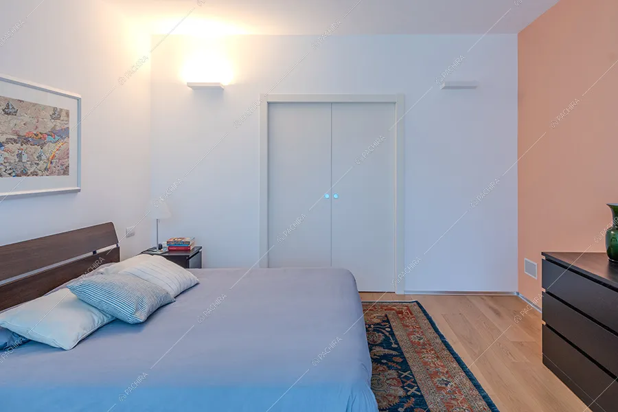Camera da letto della villa Daintree, location in stile moderno a Varese