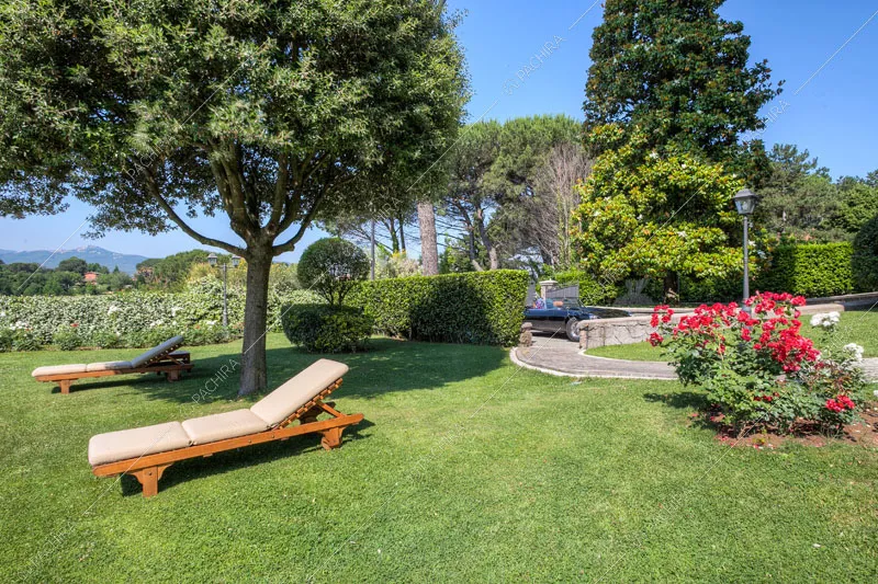 Giardino della villa Kunzite, location in stile moderno a Roma