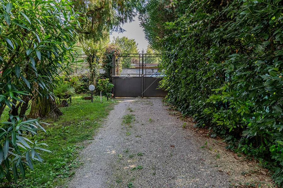 Vialetto della villa Rame, location in stile classico a Milano