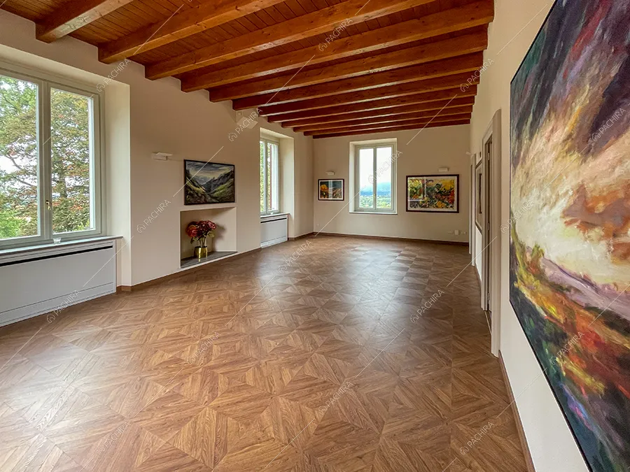 Salone della villa Parnaso, location in stile classico a Lecco