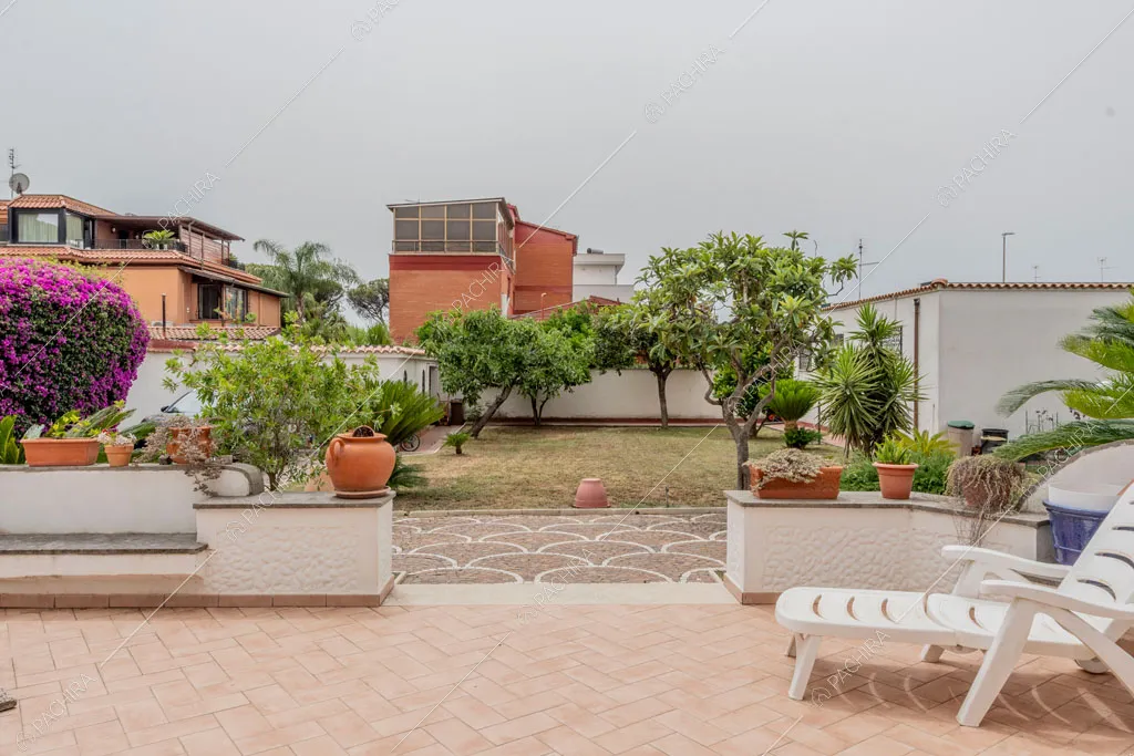 Esterni della villa Pino Mugo, location in stile moderno a Roma