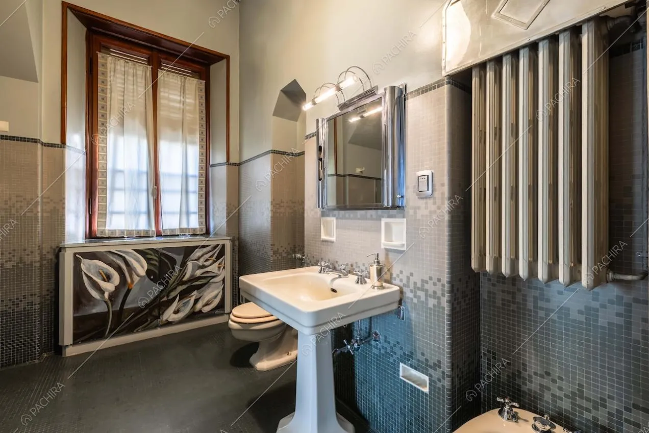 Bagno della villa Adamite, location in stile classico a Savona