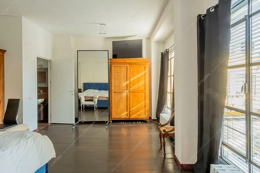 Camera da letto del loft Piave, location in stile moderno a Milano