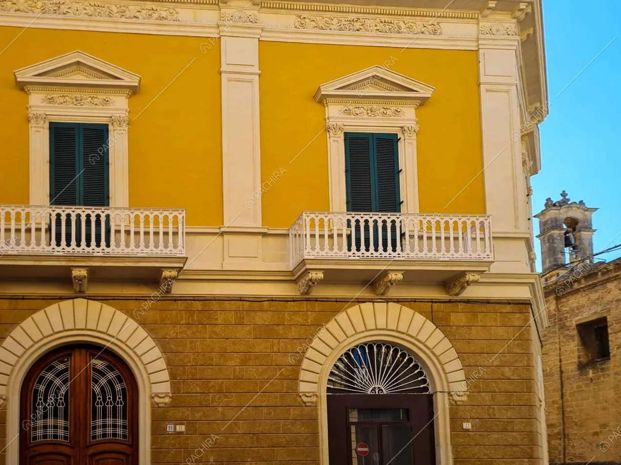 Esterni dell'appartamento Ebro, location in stile liberty a Lecce