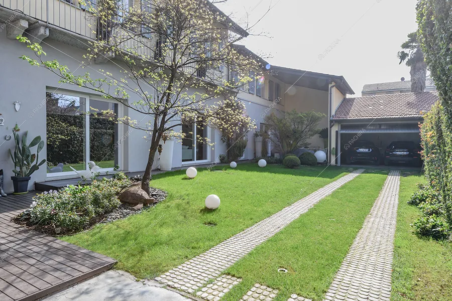 Giardino della villa Nilo, location in stile moderno a Milano