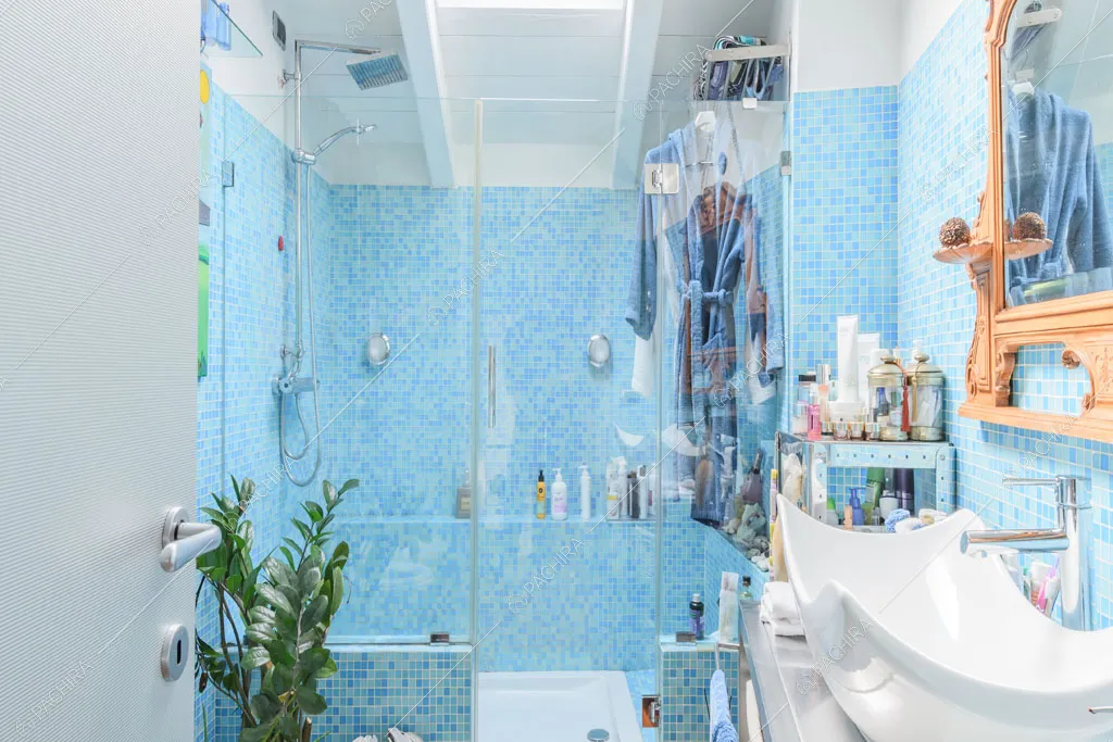 Bagno del loft Cascarilla, location in stile moderno a Milano
