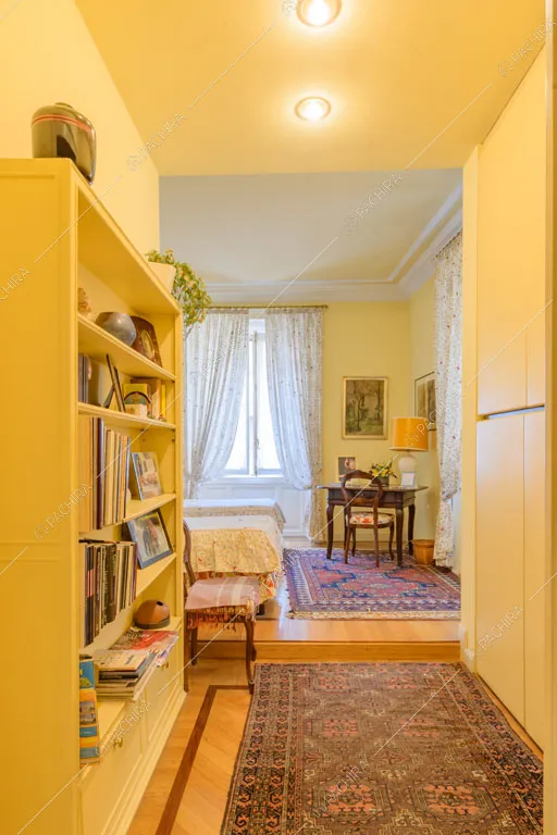 Camera da letto dell'appartamento Agazzino, location in stile classico a Milano