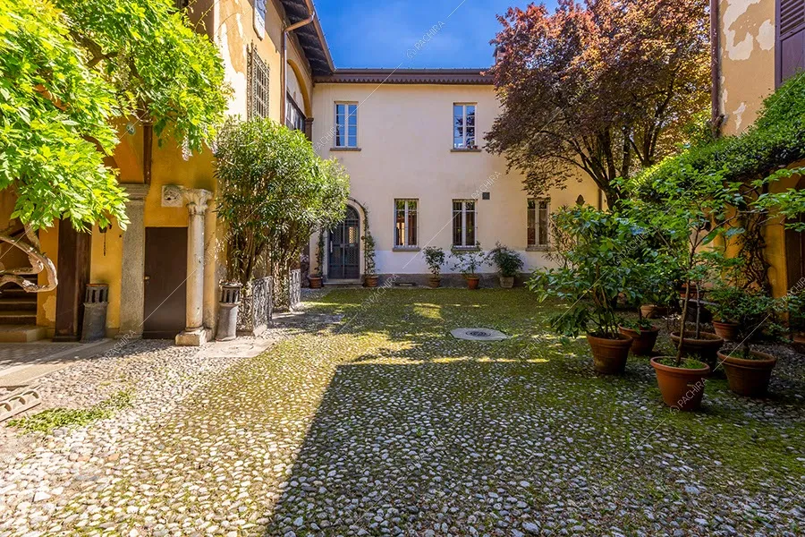 Cortile della villa Laptev, location in stile eclettico a Varese