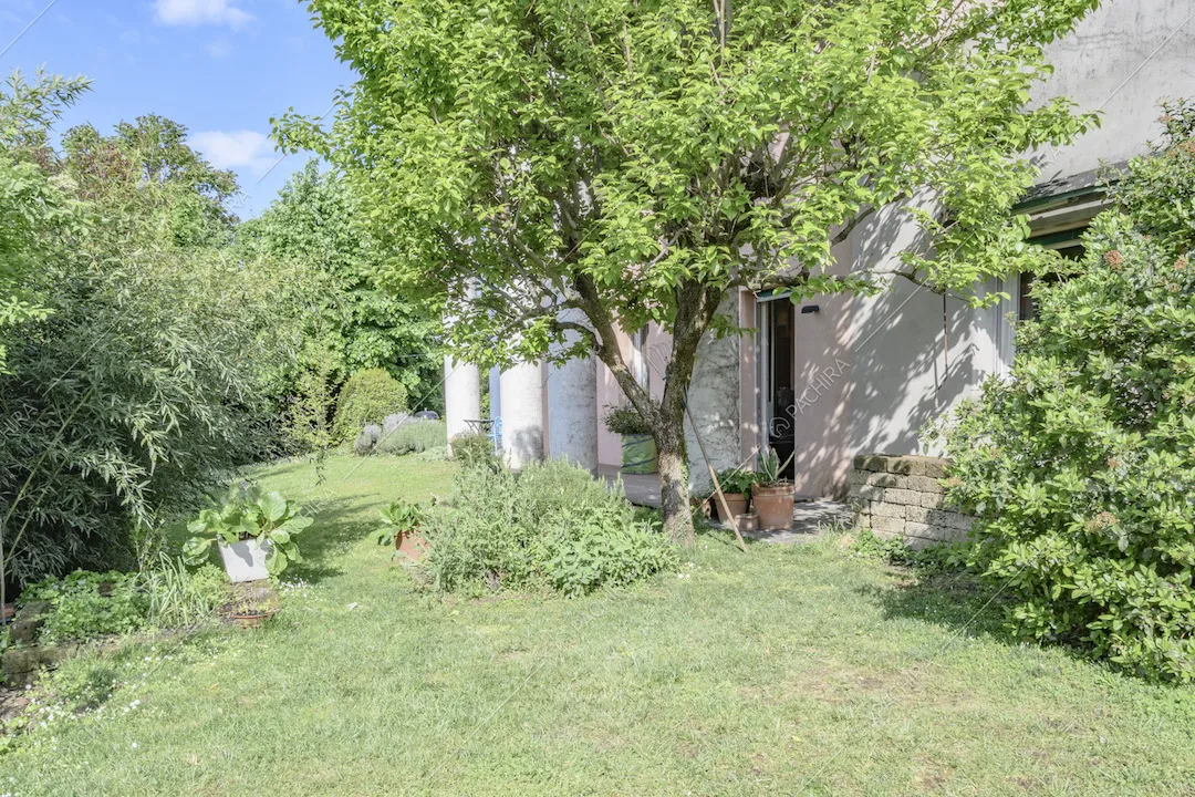 Il grande giardino della villa