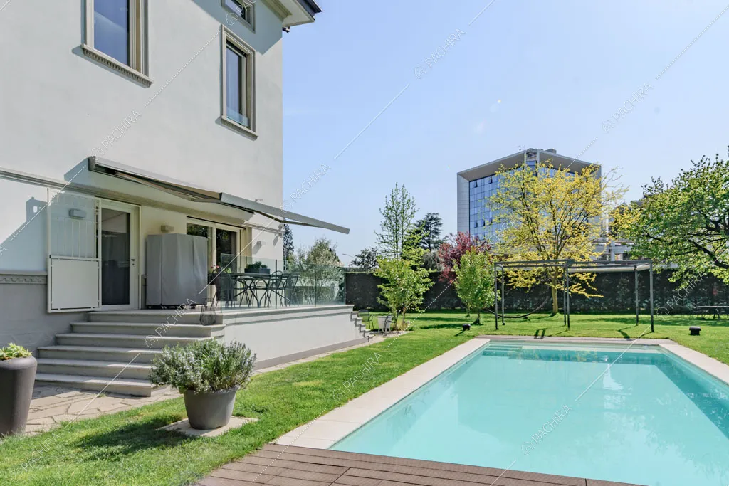 Piscina della villa Colorado, location in stile moderno a Varese
