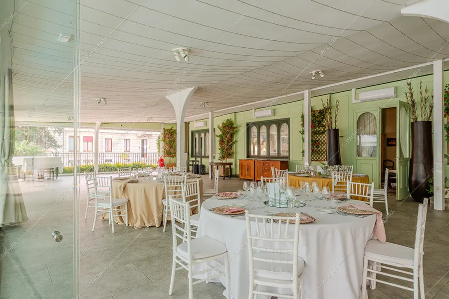 Veranda della villa Lentisco, location in stile classico a Varese