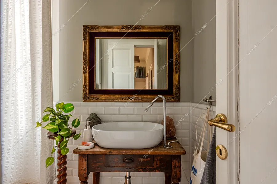 Bagno della villa Rame, location in stile classico a Milano