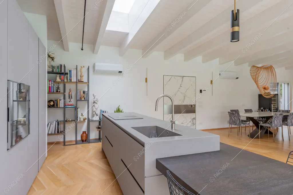 Cucina della villa Amazonite, location in stile contemporaneo a Varese