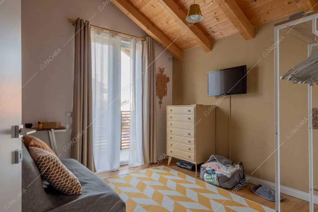 Camera della villa Garnet, location in stile contemporaneo a Milano