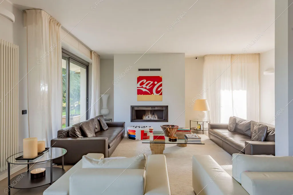 Salotto della villa Darling, location in stile contemporaneo a Monza