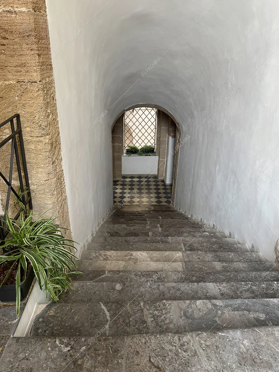 Scale della dimora storica Chukchi, location in stile contemporaneo a Palermo