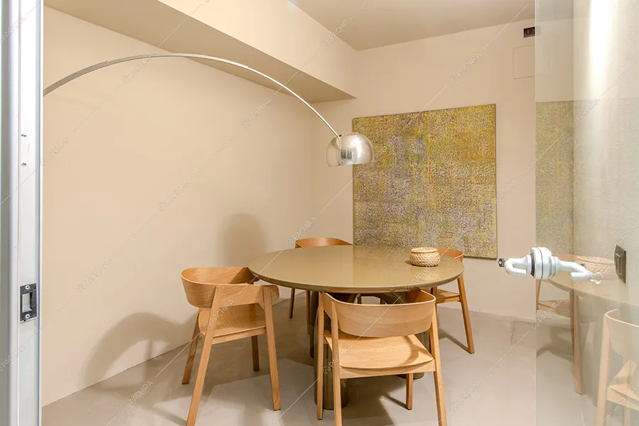 Saletta dell'espositivo Tatra, location in stile contemporaneo a Milano