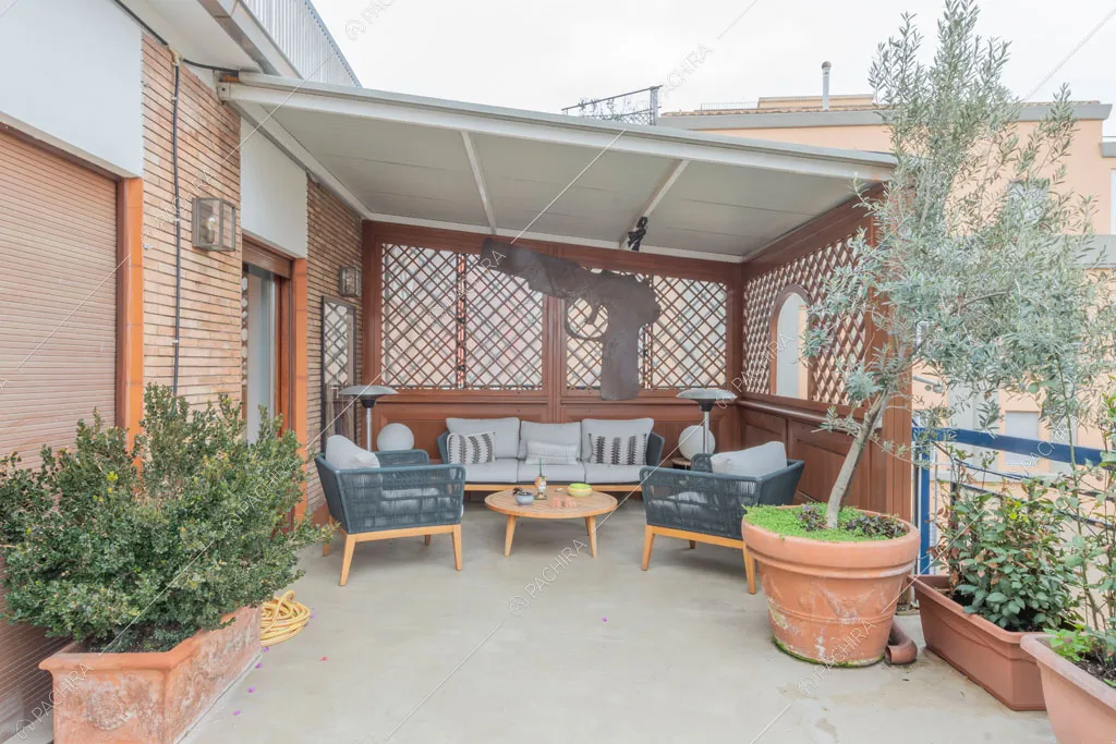Veranda dell'appartamento Mizuna, location in stile contemporaneo a Roma