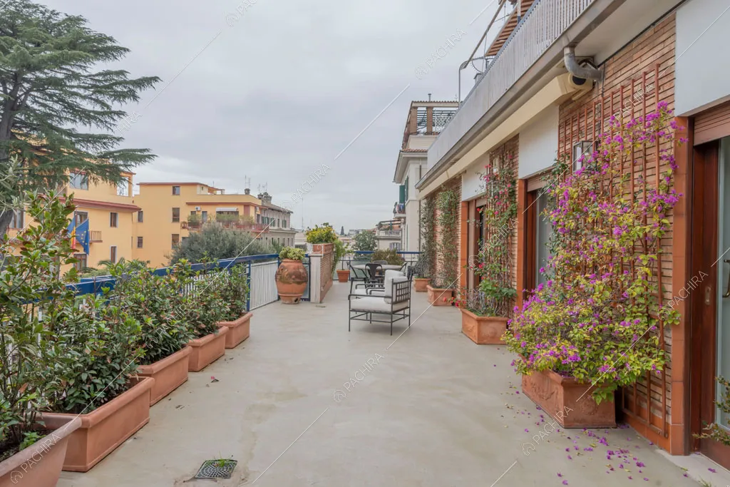 Terrazza dell'appartamento Mizuna, location in stile contemporaneo a Roma