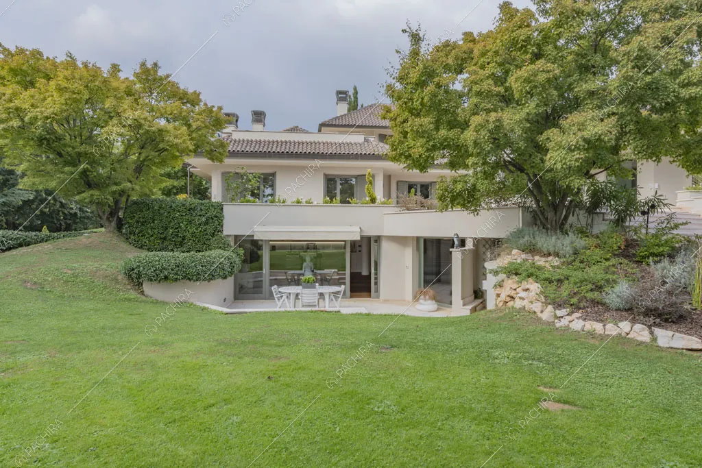 Vista sulla villa Bris, location in stile contemporaneo a Torino