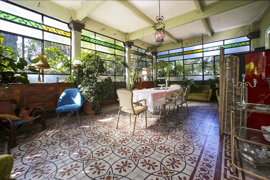 Dalle vetrate della grande veranda, vista sul giardino