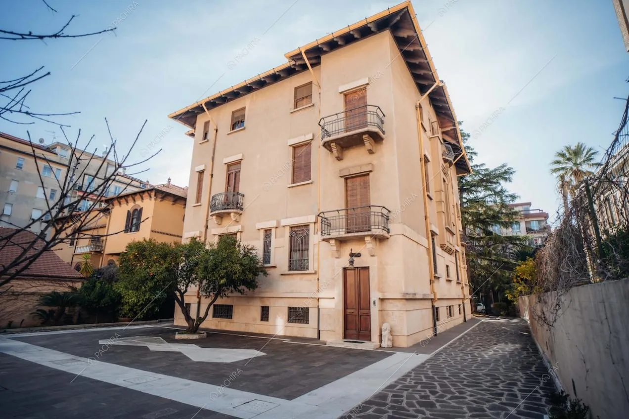 Esterni della villa Adamite, location in stile classico a Savona