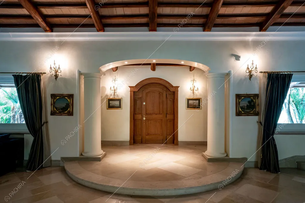 Ingresso della dimora storica Citera, location in stile classico a Roma