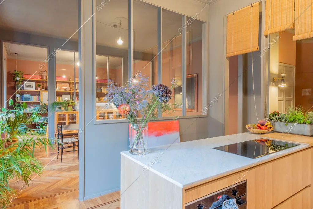 Cucina dell'appartamento Indo, location in stile contemporaneo a Milano