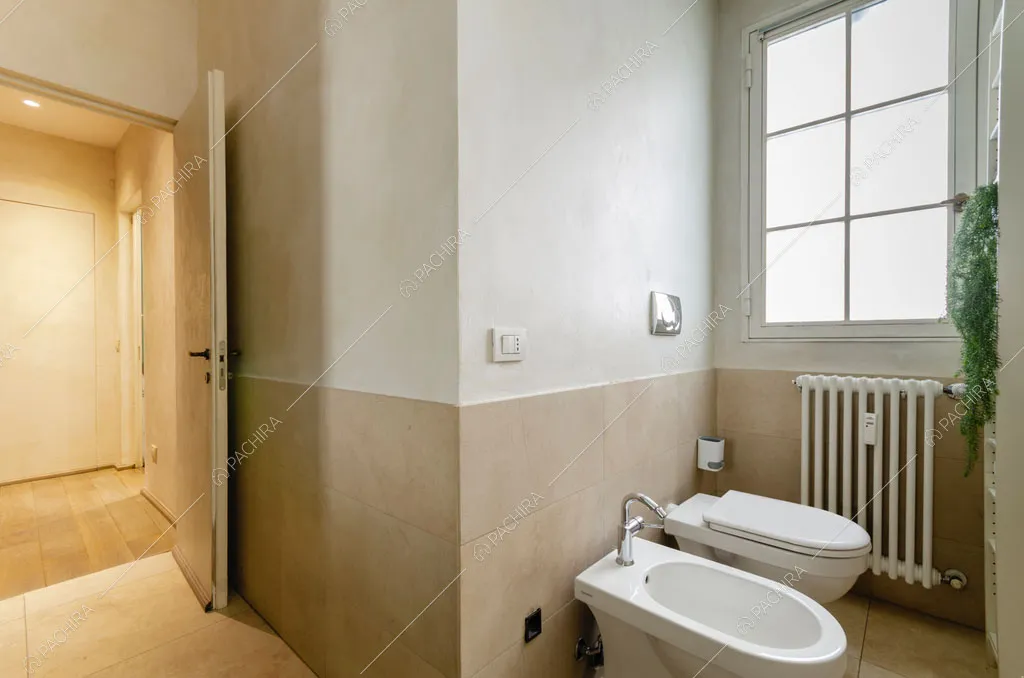 Bagno dell'appartamento Agrellite, location in stile moderno a Milano