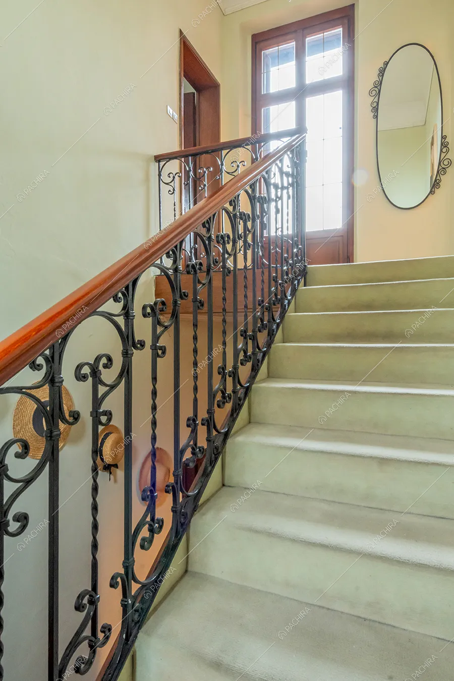 Scale della villa Vinson, location in stile moderno a Milano