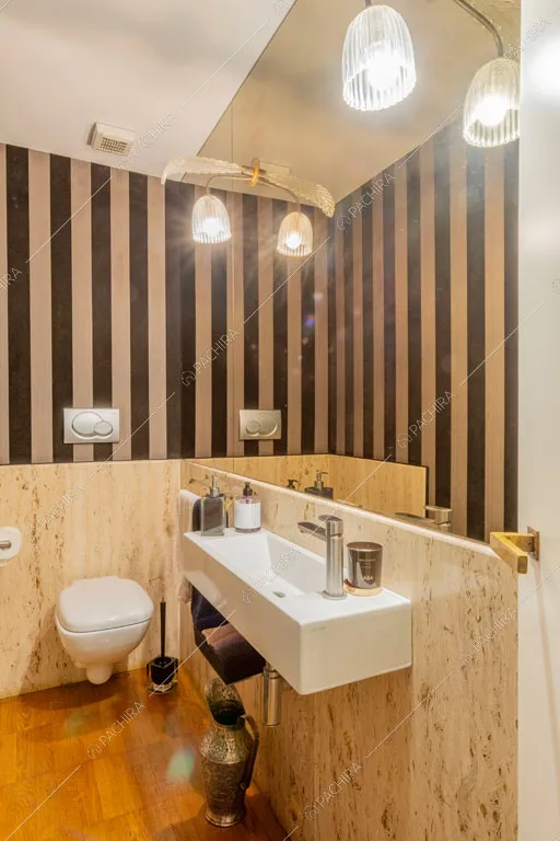Bagno dell'appartamento Yalu, location in stile contemporaneo a Roma
