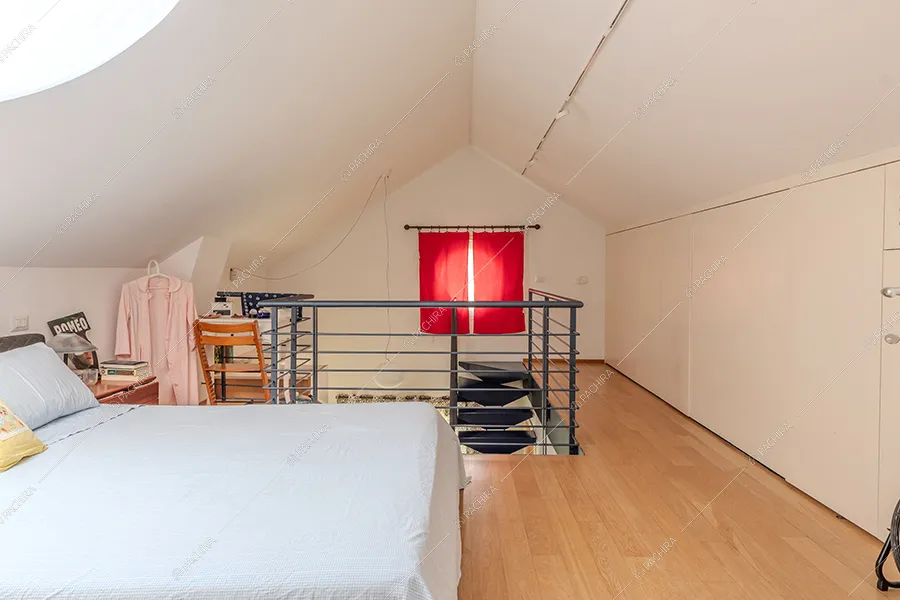Camera da letto della villa Malachite, location in stile moderno a Milano