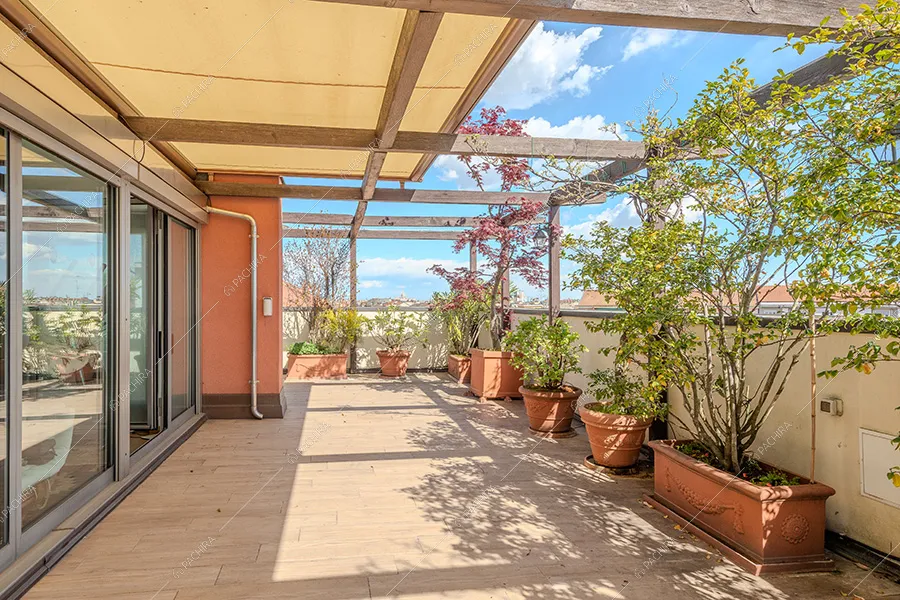 Terrazza dell'appartamento Vardar, location in stile classico a Milano