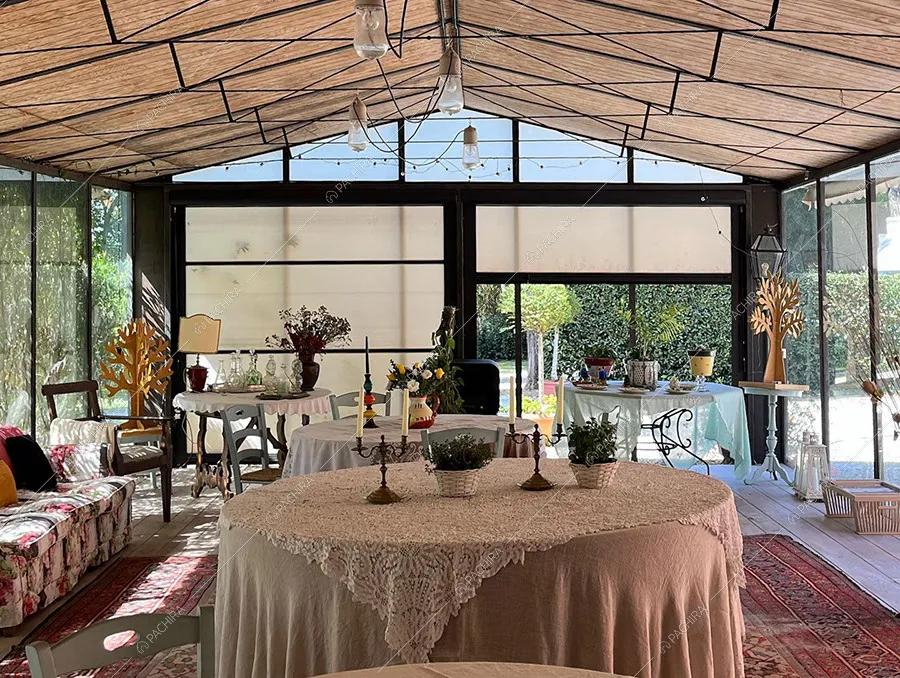 Veranda della dimora storica Elbe, location in stile classico per shooting a Roma