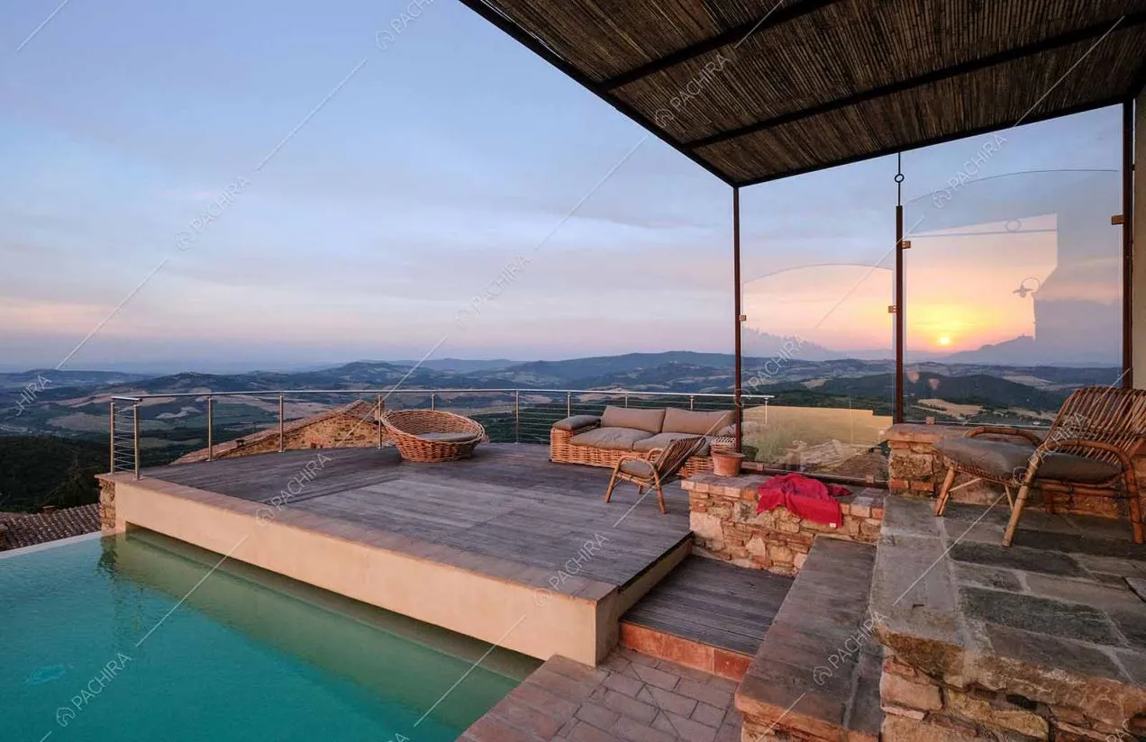 Piscina del borgo Clematide, location in stile rustico a Pisa