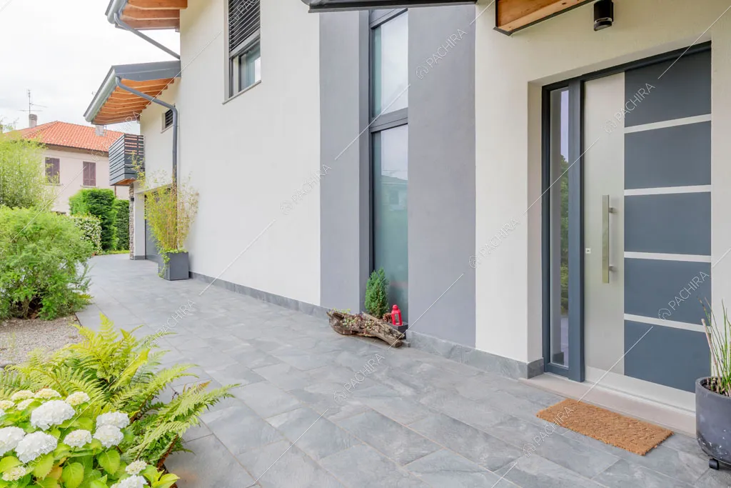 Ingresso della villa Galena, location in stile contemporaneo a Monza