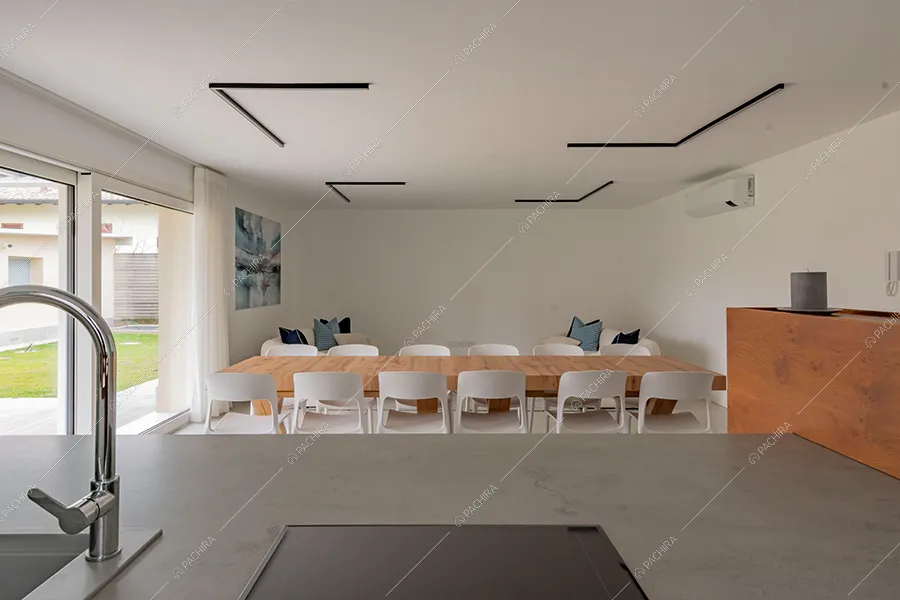 Isola della villa Morava, location in stile moderno a Milano