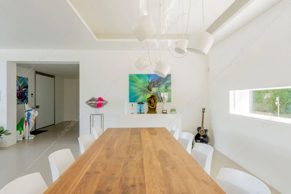 Zona pranzo della villa Columbia, location in stile moderno a Como