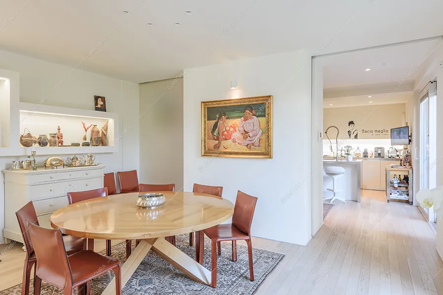 Zona pranzo della villa Nilo, location in stile moderno a Milano
